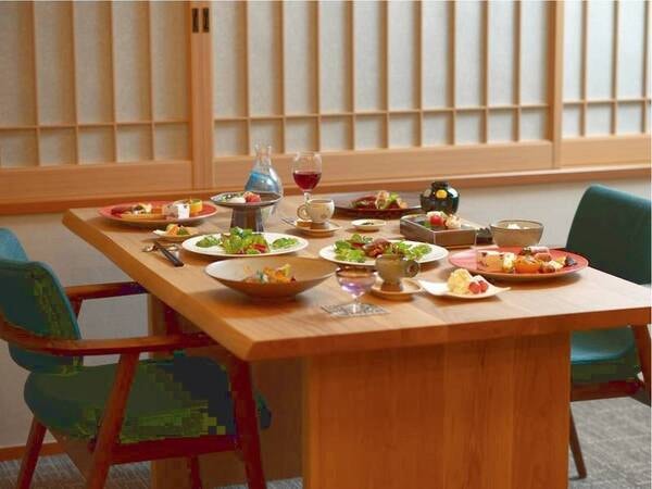 お食事は2024年に新しく誕生したダイニングにて(イメージ)