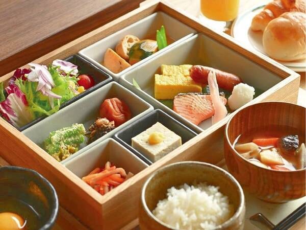 朝食は旬の素材やふくしまの地物など活かた和膳とアラカルトコーナをご用意/一例