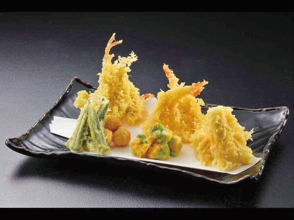 【夕食/例】天ぷら各種※季節により食材を変えております※掲載内容は一例です。仕入れ状況等により変更になる場合がございます