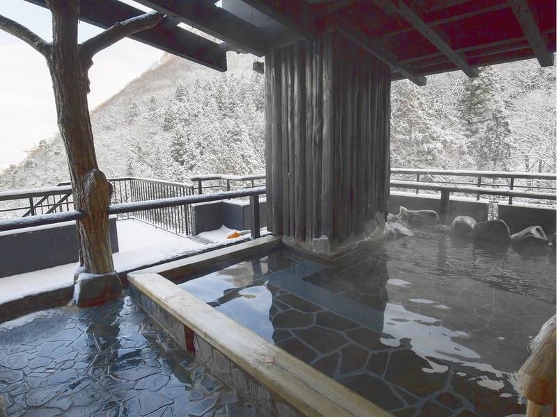 【遊月の湯　展望露天風呂】冬の雪見風呂