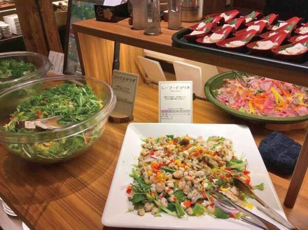 【夕食】創作会津郷土料理ブッフェ。お料理一例♪新鮮な野菜を使ったサラダコーナー/写真例