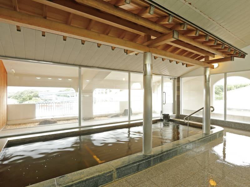 【展望大浴場】保湿力に優れ、湯冷めしにくい塩化物泉