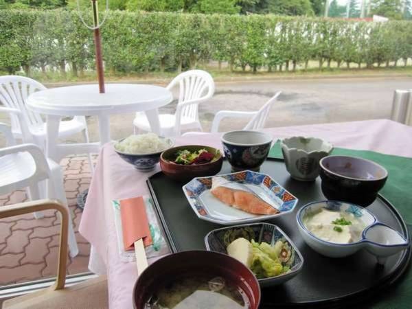 【朝食/例】自然を望むレストランにて和食御膳をご用意