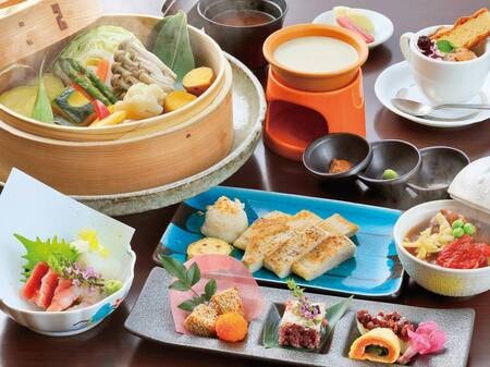 ゆとりろ磐梯熱海 旧 清稜山倶楽部 の ライト創作料理 ジューシーな陶板焼きの地鶏味わう 女性やお酒がメインの方に人気 ライト 創作料理 19 250円 禁煙 和洋室 40平米 ゆこゆこ