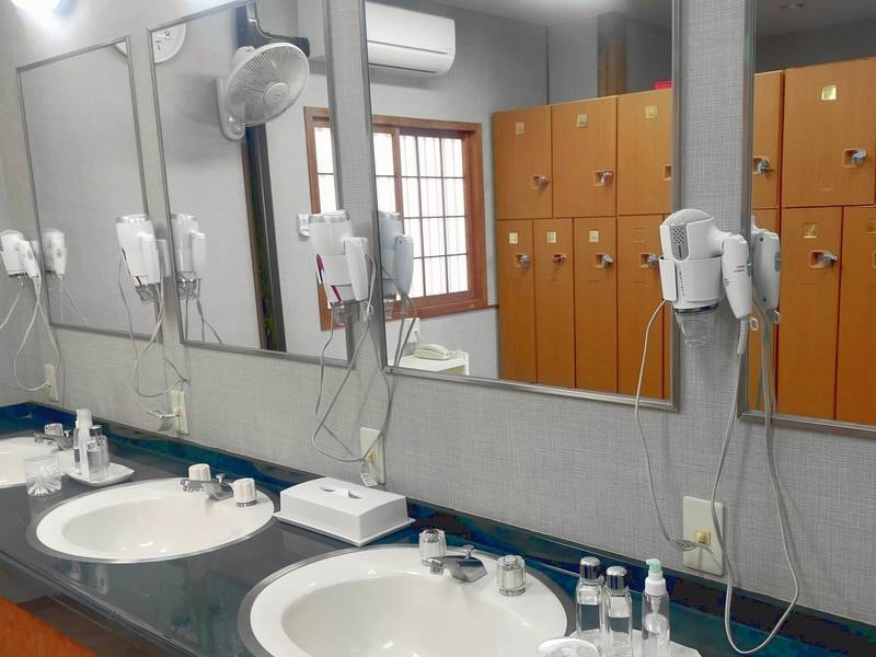 ■男子大浴場■洗面台3F