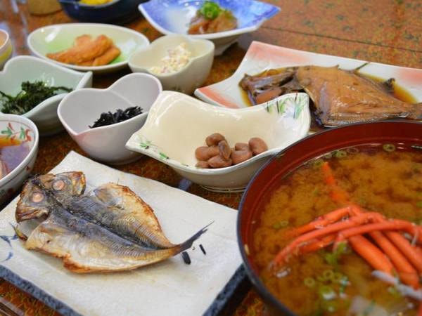 定番の干物など漁師町ならではの味をどうぞ!