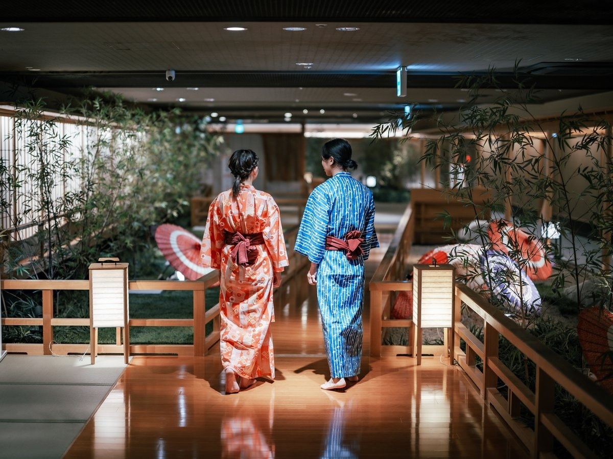 ★【庭園大回廊（一例）】和の雰囲気たっぷりの回廊を、浴衣姿でそぞろ歩き♪