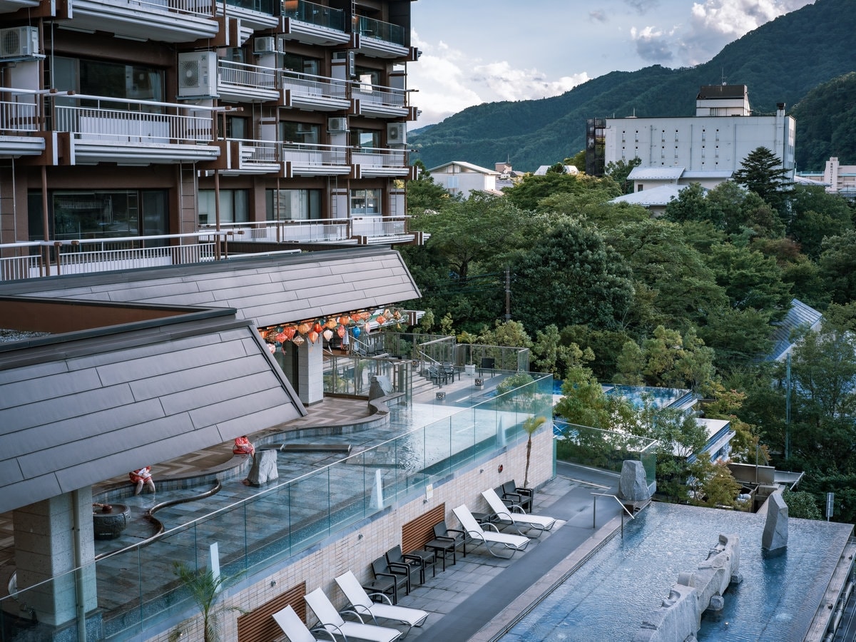 ★温泉をプールのように水着で楽しむおぷーろ♪きぬ川の眺望とともにご家族でお楽しみいただけます。