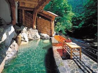 湯西川白雲の宿 山城屋/【絶景露天風呂】湯西川渓谷を眼下に望むゆったりとした造り