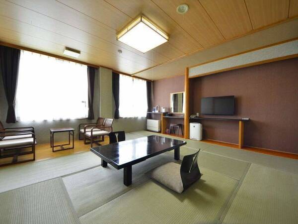 最上階4階の12畳の和室