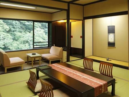【春の花見館(和室12.5畳)】4F~7Fが客室で湯西川温泉の大自然をパノラマで望む ※例