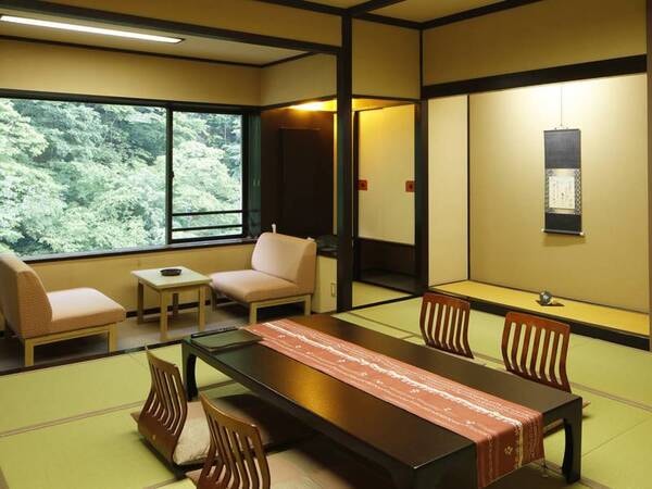 【春の花見館(和室12.5畳)】4F~7Fが客室で湯西川温泉の大自然をパノラマで望む ※例