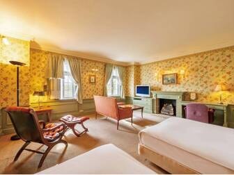 ウェルネスの森　那須（共立リゾート）／【ヨーロピアン館/カルテット客室例】ゆったりとした主寝室（ツイン）の他に独立したツインベッドルームが備えつけられた4ベッドルーム