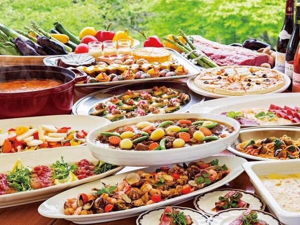 【フォレストヴィラ館/夕食一例】洋食を中心に和食もご用意。デザートやキッズメニューも充実