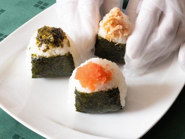【朝食/例】目の前で握るおにぎりコーナーもございます