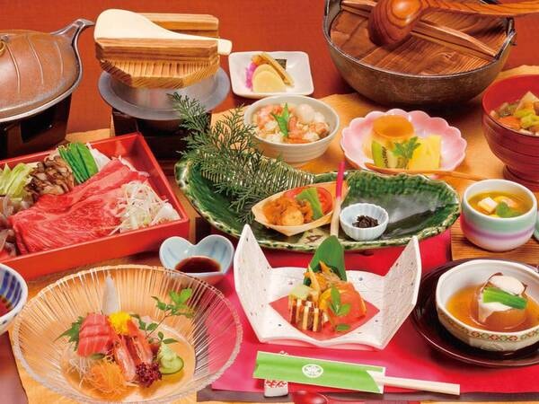 スタンダードプラン夕食例。地場産食材を使用した約9品の和食膳