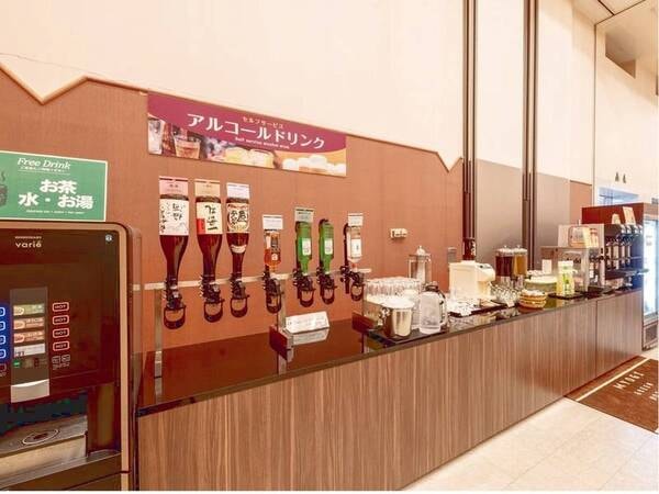 【バイキング/例】飲み放題の飲物コーナー