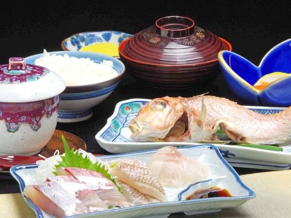 料理民宿 田﨑荘の 夕食は軽めの4品 能登の新鮮お刺身と焼き魚料理付き 1泊2食7 100円 7 100円 和室９畳 ゆこゆこ