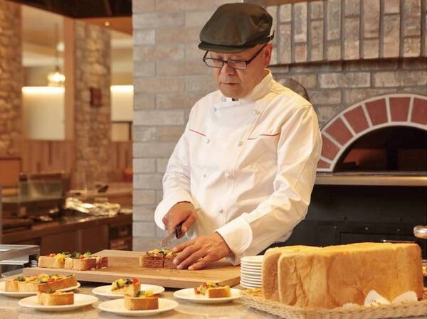 【朝食/例】当館自家製の焼きたて食パンをピザトースに♪