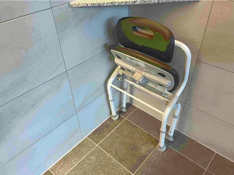 【貸切風呂（有料）】背もたれ付きシャワーチェアもございます