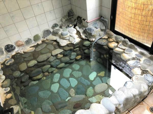 山葉木の湯/開放的な半露天風呂