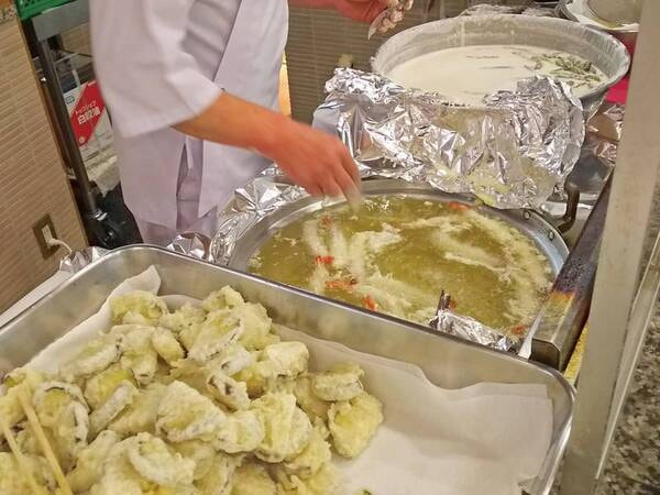【夕食バイキング/例】揚げたて天ぷらも（※メニューは変更の場合あり）