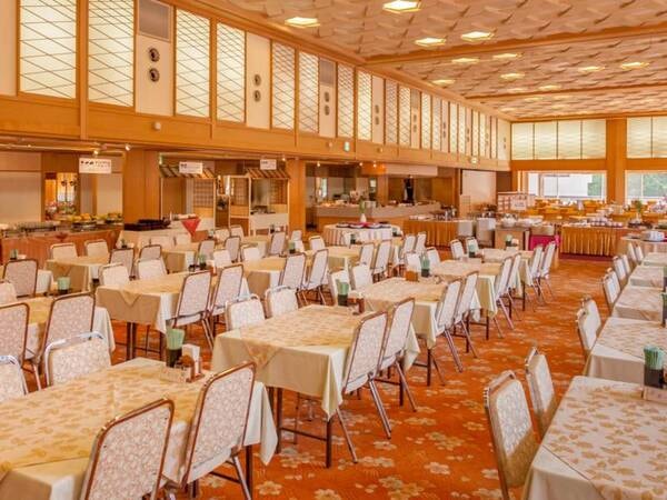 広々とした食事会場