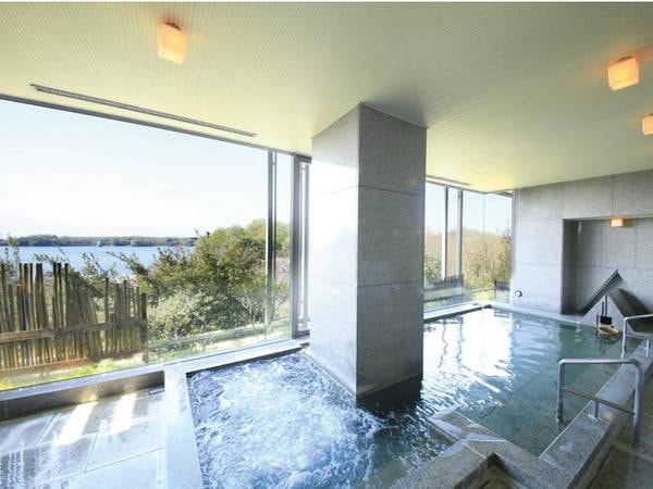 【大浴場/2階】展望大浴場で景色を眺めながら、ゆっくりと