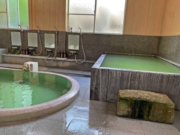 【大浴場】2つの自噴泉で温度の違う極上の湯