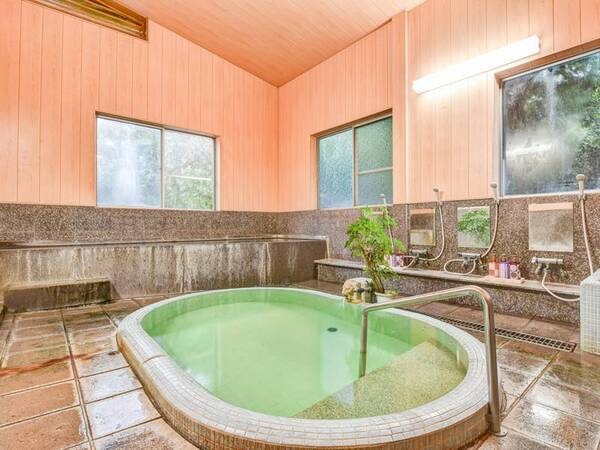 【大浴場】＜あつ湯＞と＜ぬる湯＞の2種を入り比べができる