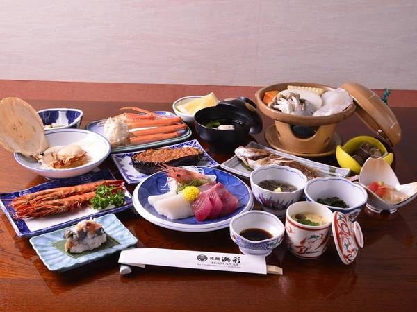 *お夕食一例（Bコース）/日本海の幸をふんだんに活かした料理の数々。