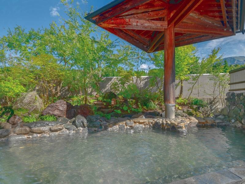 【大浴場】開放的な露天風呂