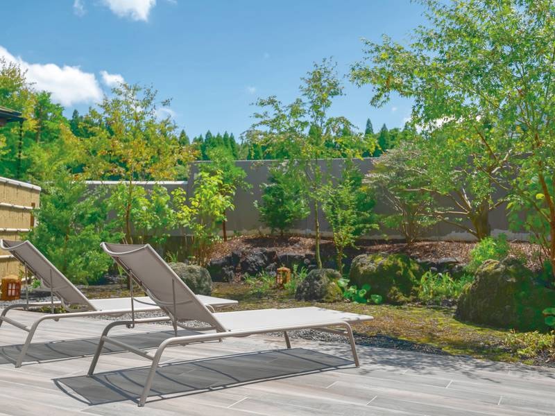 【大浴場】サウナの外にはととのいスペースも