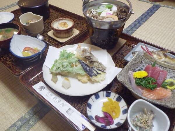 *【夕食例】山菜や川魚等自然の恵みをいただきます。