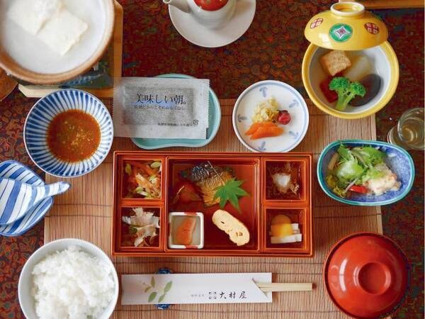 嬉しの名物温泉湯どうふをメインにした大村屋の朝食/例