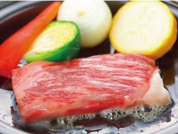 とろ~りとろける旨さの特選和牛は鉄板焼きで/例