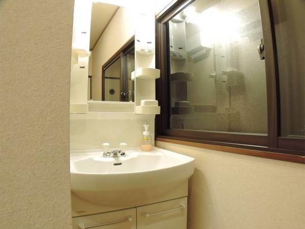 *和室１０畳一例／客室内の洗面スペース。お部屋で落ち着いて身支度ができます。