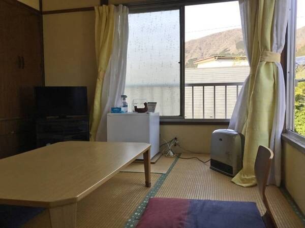 *【和室7.5畳／角部屋】少し広めの和室。窓からは仙石原の山々をご覧いただけます。