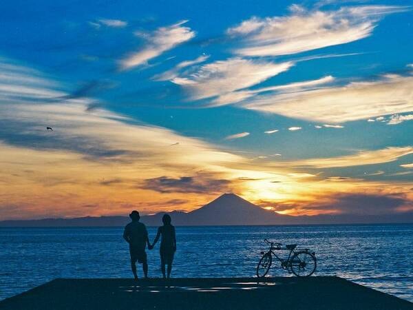 晴れた日には海岸から遠くの富士山を眺めることができます♪