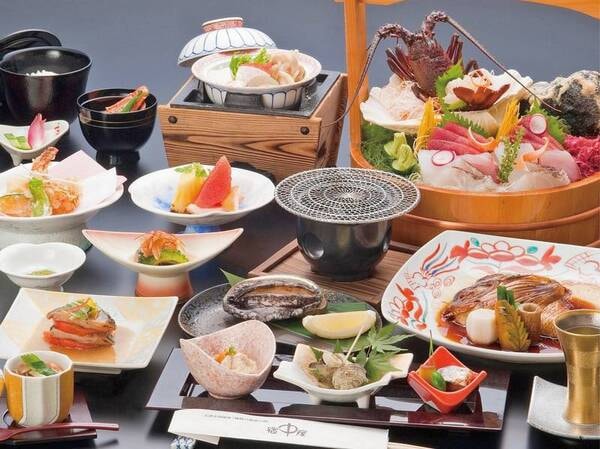 【伊勢海老お造り&あわび&鯛付きプラン/例】伊勢海老姿造りやあわびの踊り焼きを堪能