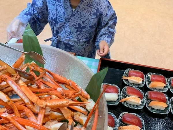 【夕食/例】カニもお寿司も食べ放題！