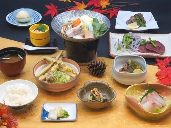 【2025年秋＿凛華会席】：旬の味覚と上品な和のもてなし。心満たされる一皿をどうぞ。