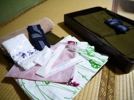 【アメニティ】お部屋には浴衣・カミソリ・歯ブラシ・タオル・シャワーキャップなどご用意しております。