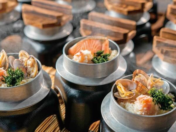 【海鮮浜焼き食べ放題!郷土料理バイキング/例】旬代わりの釜めし