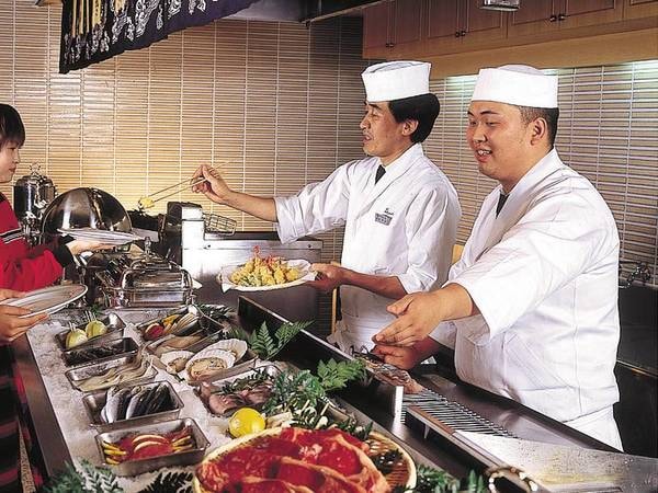 【50種バイキング/例】人気の揚げたて天ぷらも食べ放題