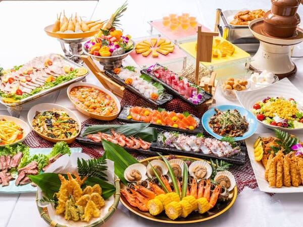 *【生ビール・サワー等飲み放題付】新鮮食材をオープンキッチンで調理する和洋中約50種バイキング（写真は一例）