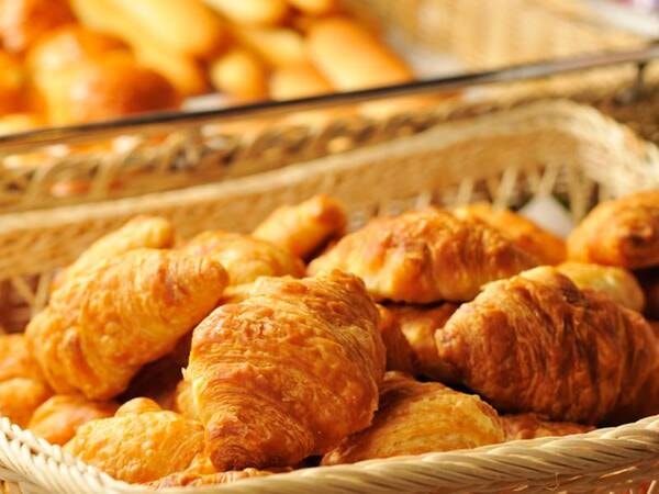 【朝食/例】朝食には欠かせないクロワッサンもございます