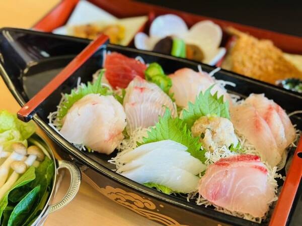新鮮な海の幸を使用した舟盛/例