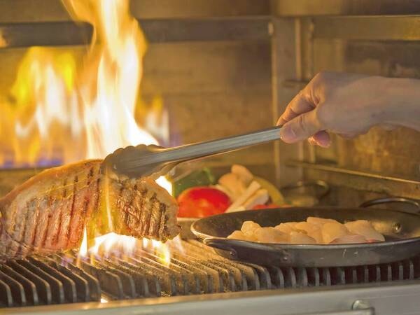 【夕食/例(※写真は4月までのイメージです）】焼立て・揚げたての料理を楽しめる！ホテル ザ セレスティン東京芝自慢の「武藏窯」のステーキをはじめ、多数のメニュー！