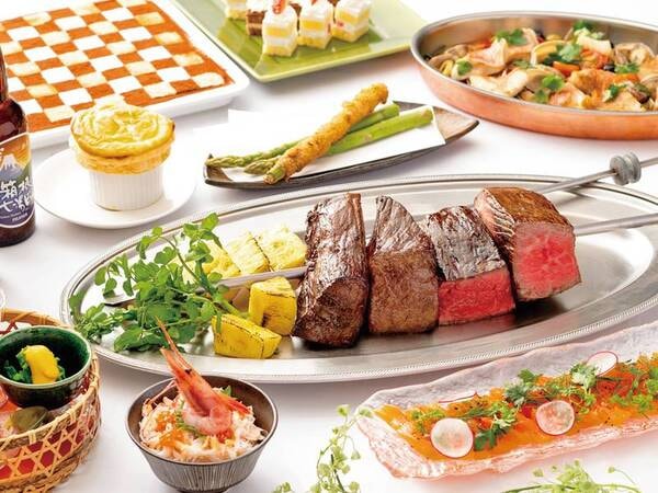 【新メニュービュッフェ/夕食例】◆大アスパラ肉巻き揚げ◆シュラスコ◆パイ包み◆季節の小鉢◆デザート各種 ホテル自慢のお料理がずらり♪